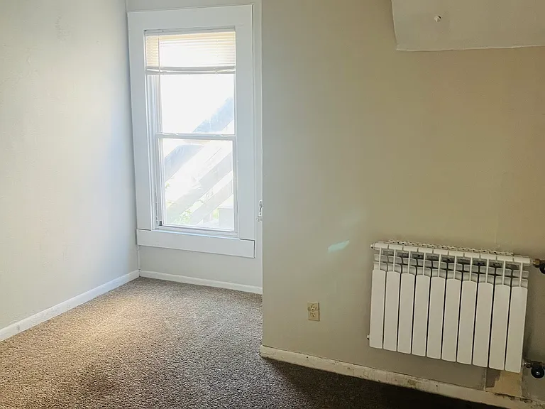 54 Maple St — Photo 3