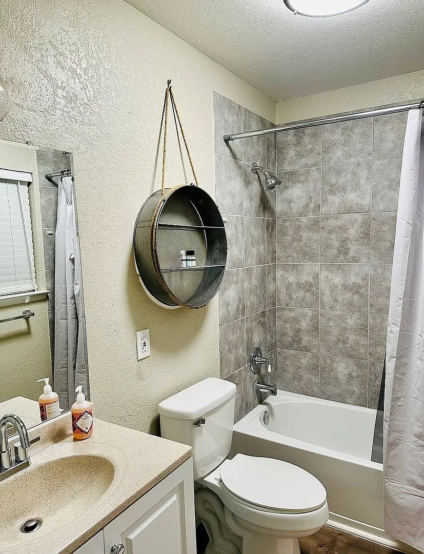 Room in 3 Bedroom Home at Pan Am Expy — Photo 2