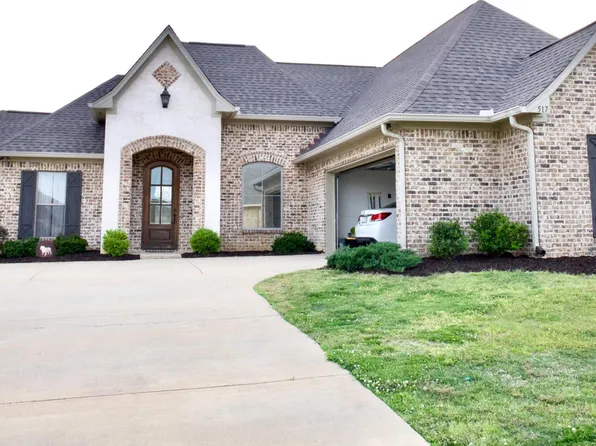517 Carrington Dr, Brandon, MS 39042