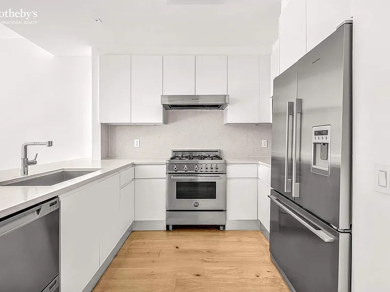 277 E 7th St #4 — Photo 6