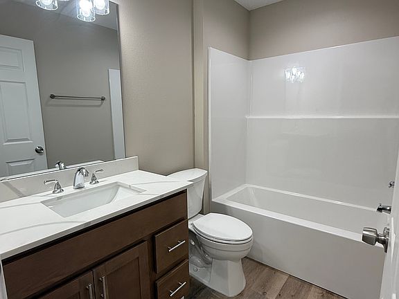 5th image of 740 SE Brown St #101