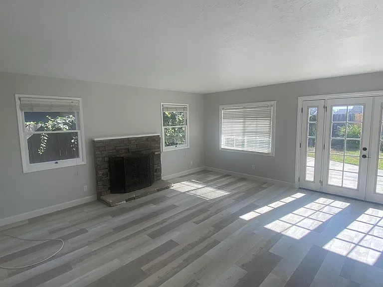 325 S Brookshire Ave — Photo 9