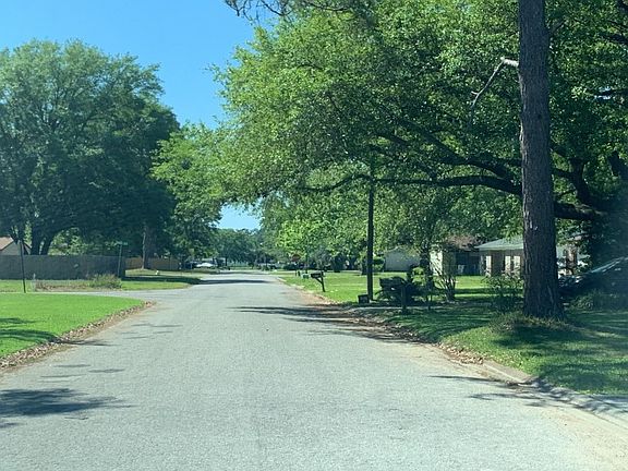 5th image of 2703 Tina Ln