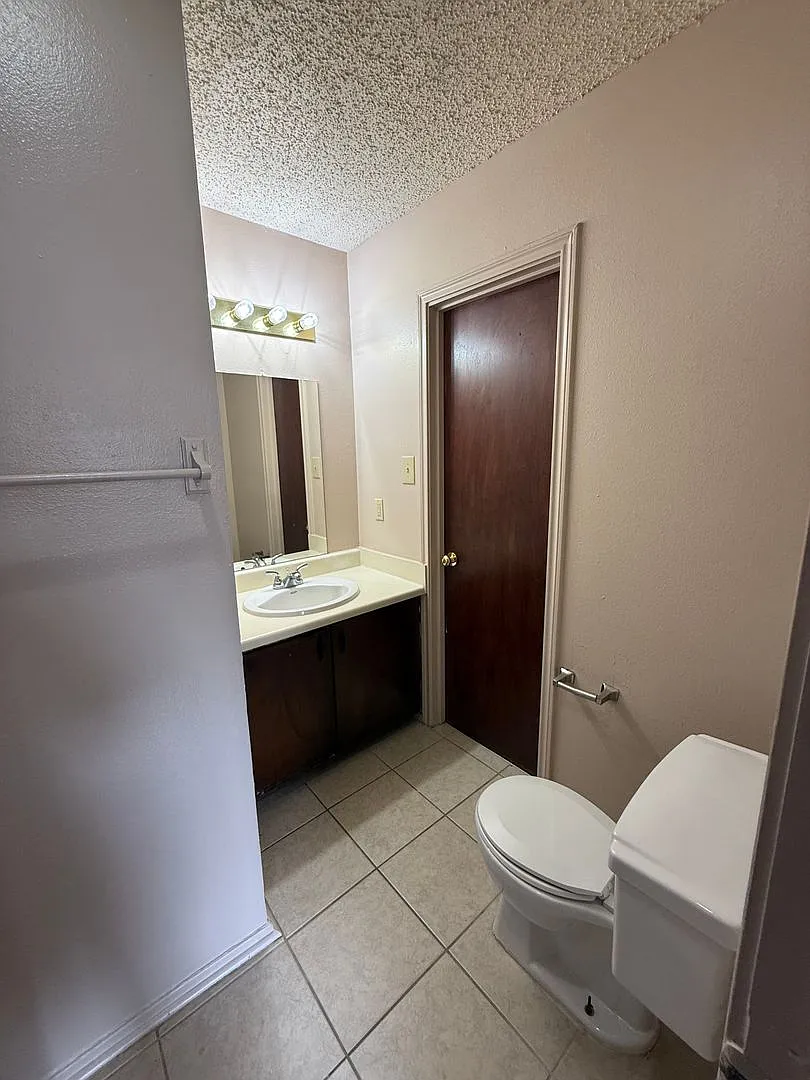 2 bedroom 2 bath town home in a gated community — Photo 3