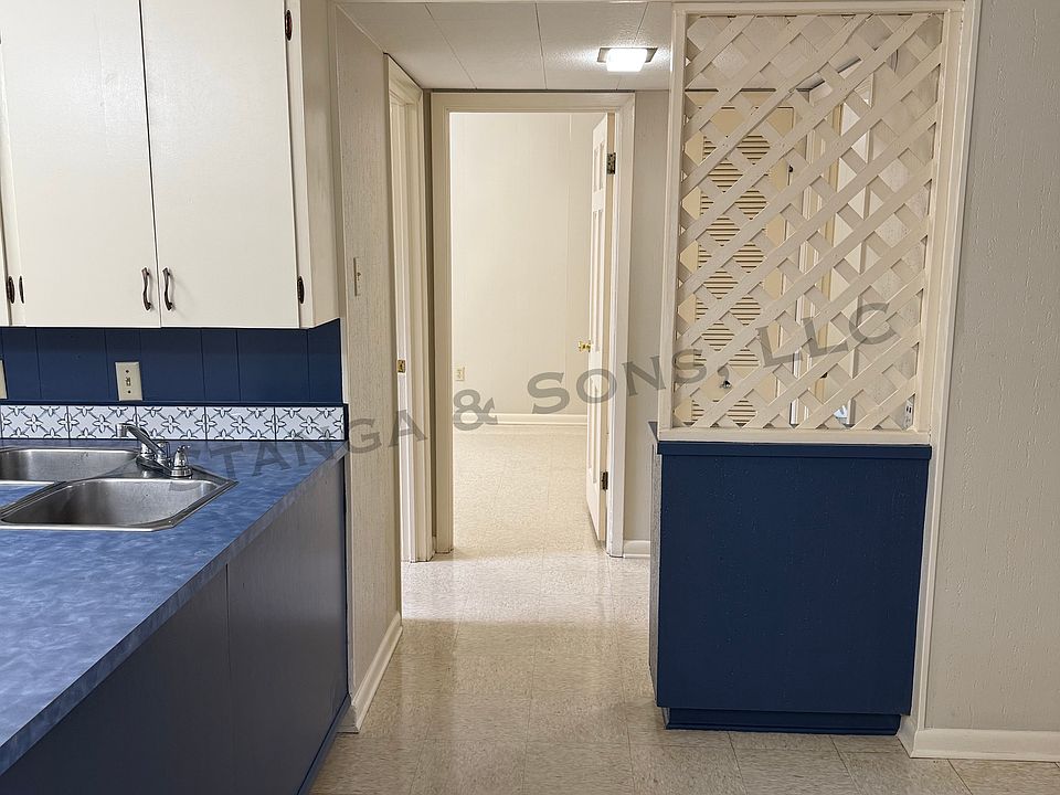 Passage to bathroom and bedrooms