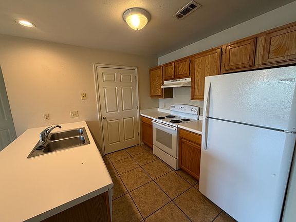 5th image of 970 N Oakland Ave APT 12