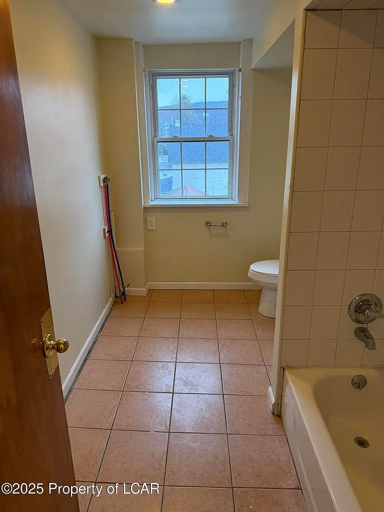 3 bed, 1141 sqft, $1,250 — Photo 3