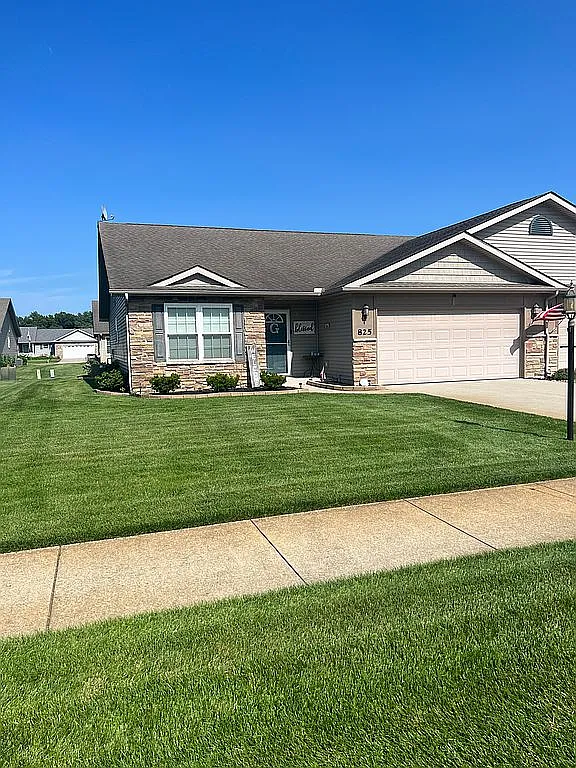 825 Daisy Cir NE photo 1