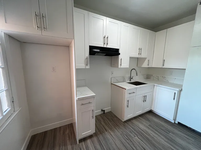 127 N Edgemont St #4 — Photo 9