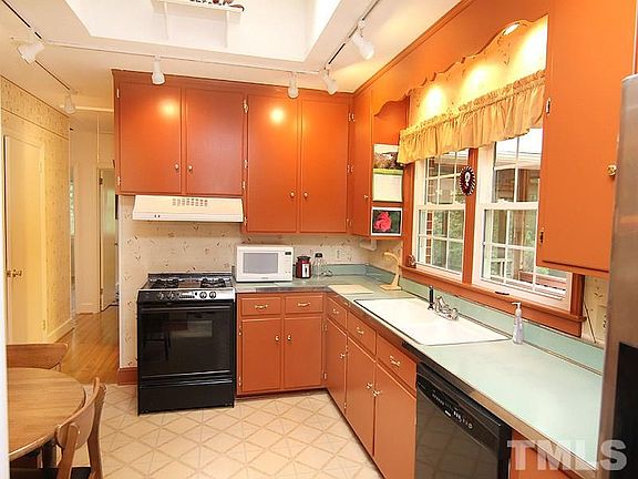 5th image of 415 Monticello Ave