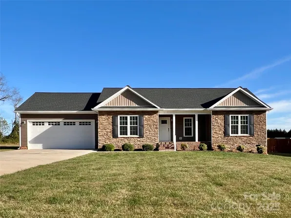 1018 Jennings Rd, Statesville, NC 28625