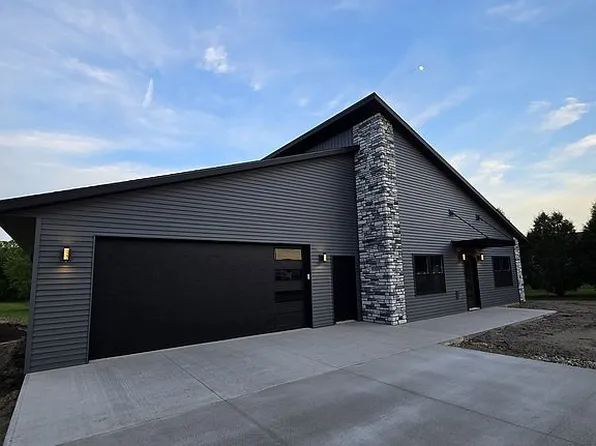 104 Ash St, Strawberry Point, IA 52076