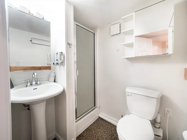 12 Adella Pl — Photo 40