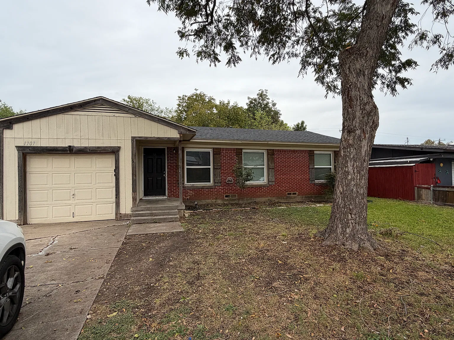 3 bed, 1303 sqft, $1,950 — Photo 1