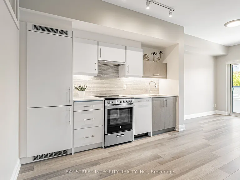 181 Huron St #201 — Photo 10