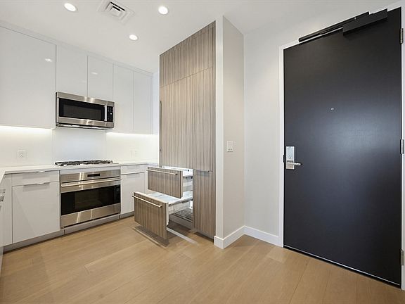 5th image of 188 Brookline Ave Unit 19D