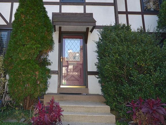 3rd image of 7 Millard Ct