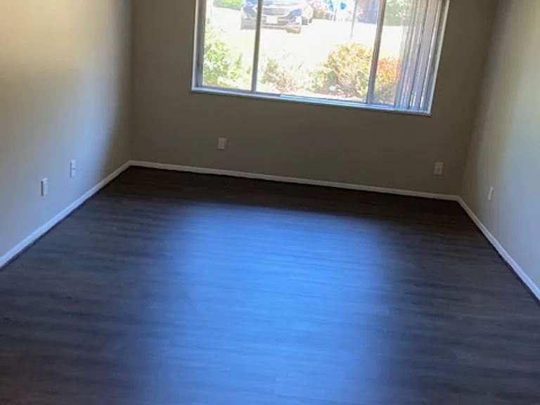 Hollow Hills Apartments — Photo 56