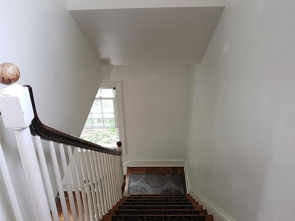4th image of 936 Valley Dr #936