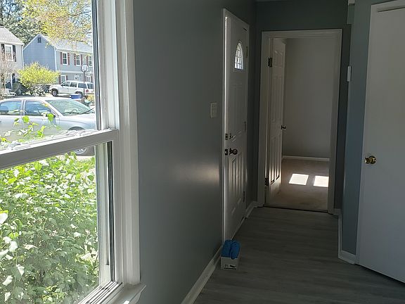 3rd image of 423 Bryan Ct