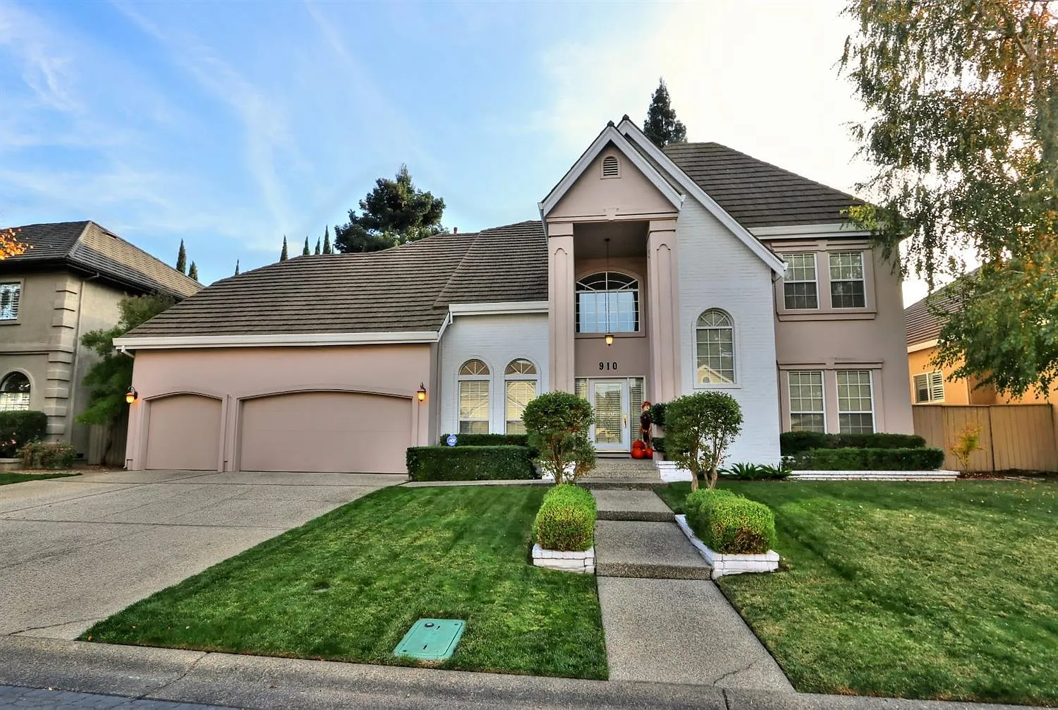 910 Shore Breeze Dr photo 1