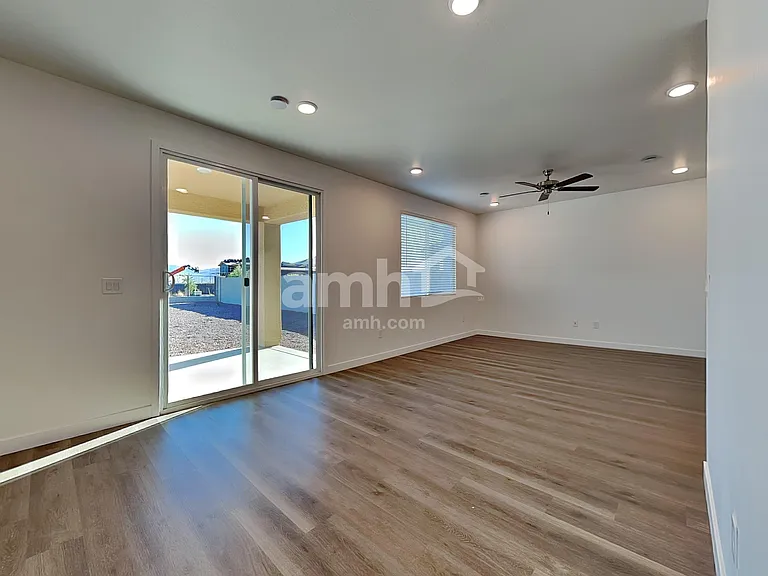 4536 S 98th Ln — Photo 5