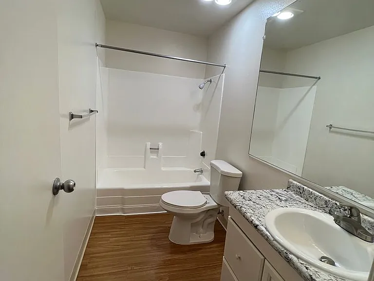 Canyon Club Apartments — Photo 32