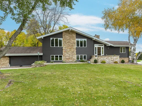 N7818 Ledgeview Springs Dr, Fond Du Lac, WI 54937