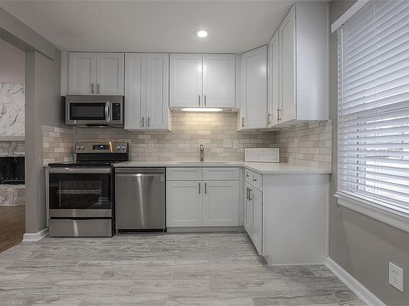 4th image of 6215 W 76th Ter