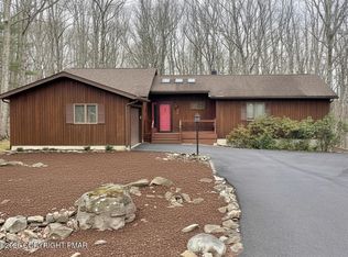 145 Runnymede Dr, East Stroudsburg, PA 18301