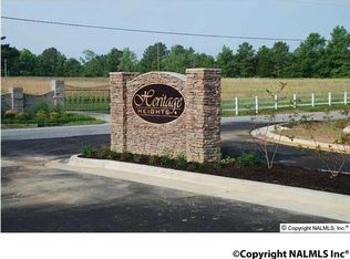 404 Dominion Dr SE, Hartselle, AL 35640