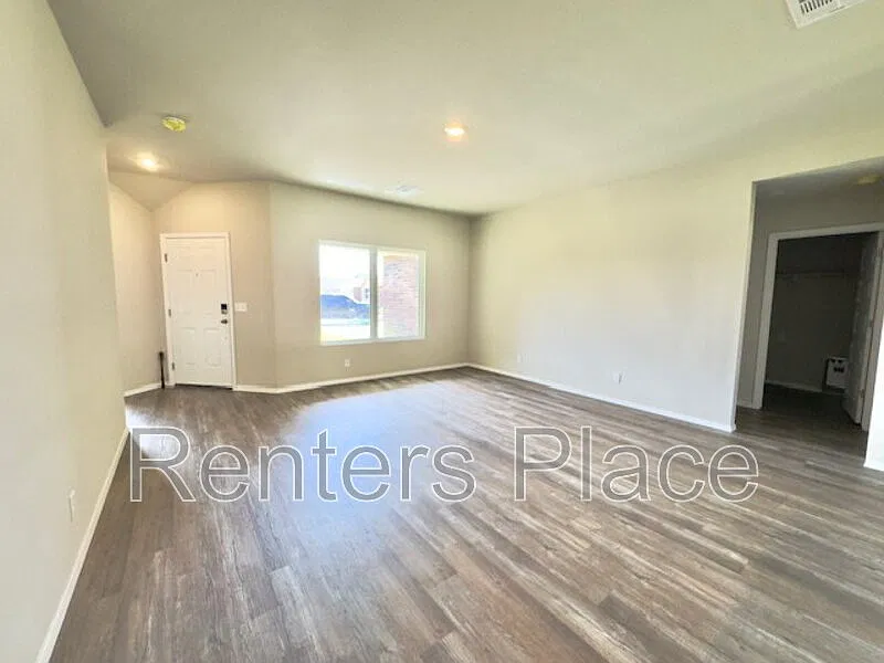 4 bed, 2.0 bath, 1626 sqft, $1,795 — Photo 2