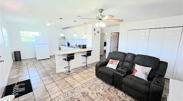 2 bed, 1.0 bath, 809 sqft, $1,400 — Photo 3