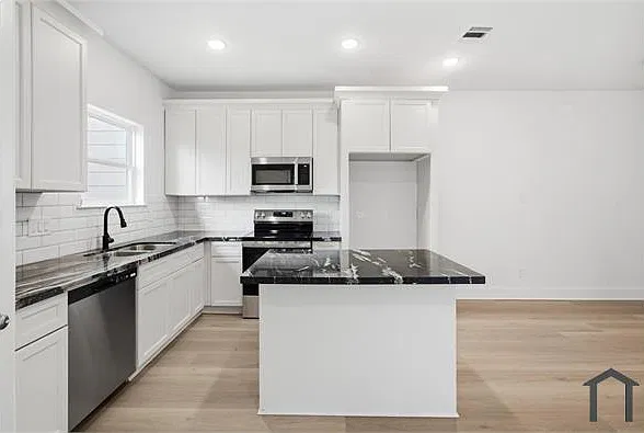 3 bed, 1100 sqft, $1,895 — Photo 4