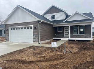 2102 Cottonwood Ave, Grawn, MI 49637
