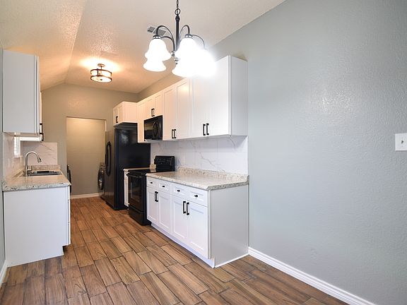 4th image of 2210 Cooke Dr