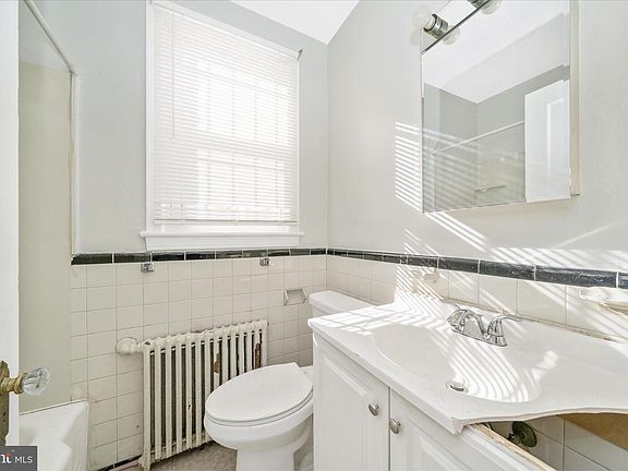 4th image of 324 34th St SE