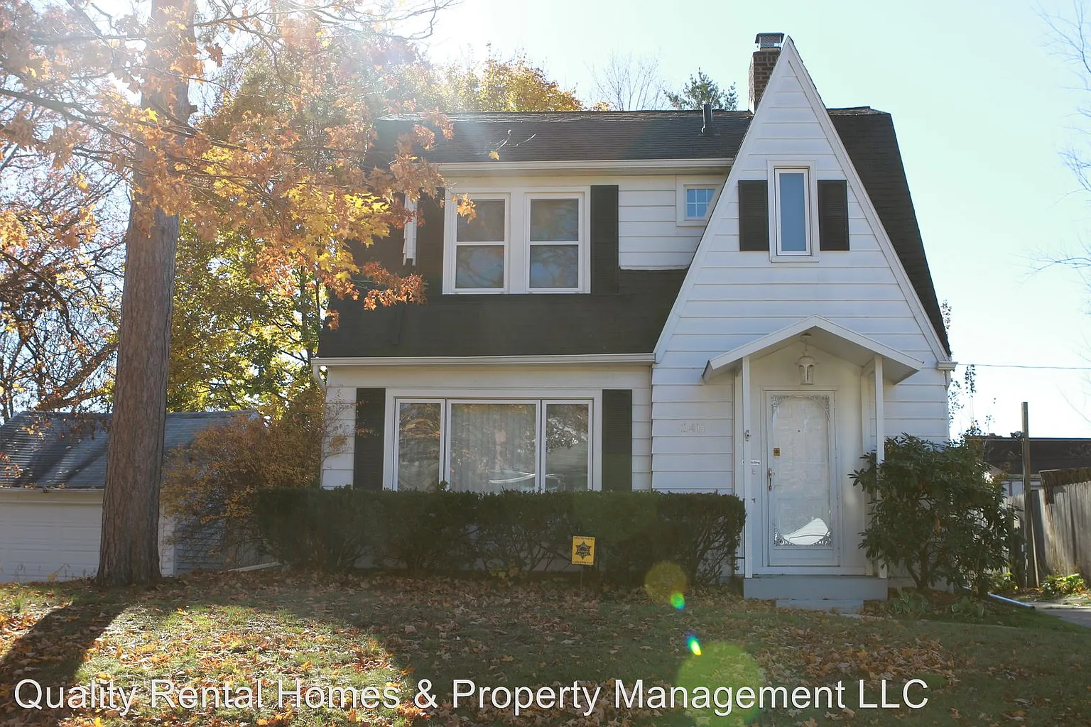 2411 Thomas St photo 1