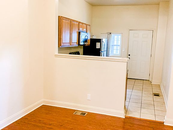 5th image of 309 W 41st St #527583