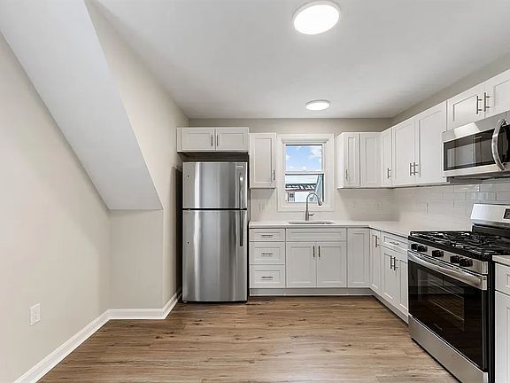 5th image of 31 Court St #2