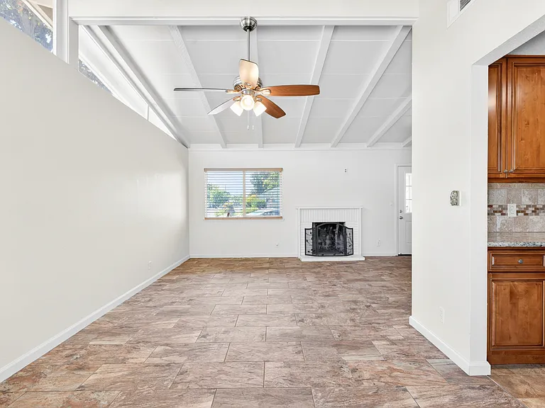 2203 Del Rio Dr — Photo 7