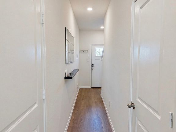 3rd image of 537 Azalea Rd