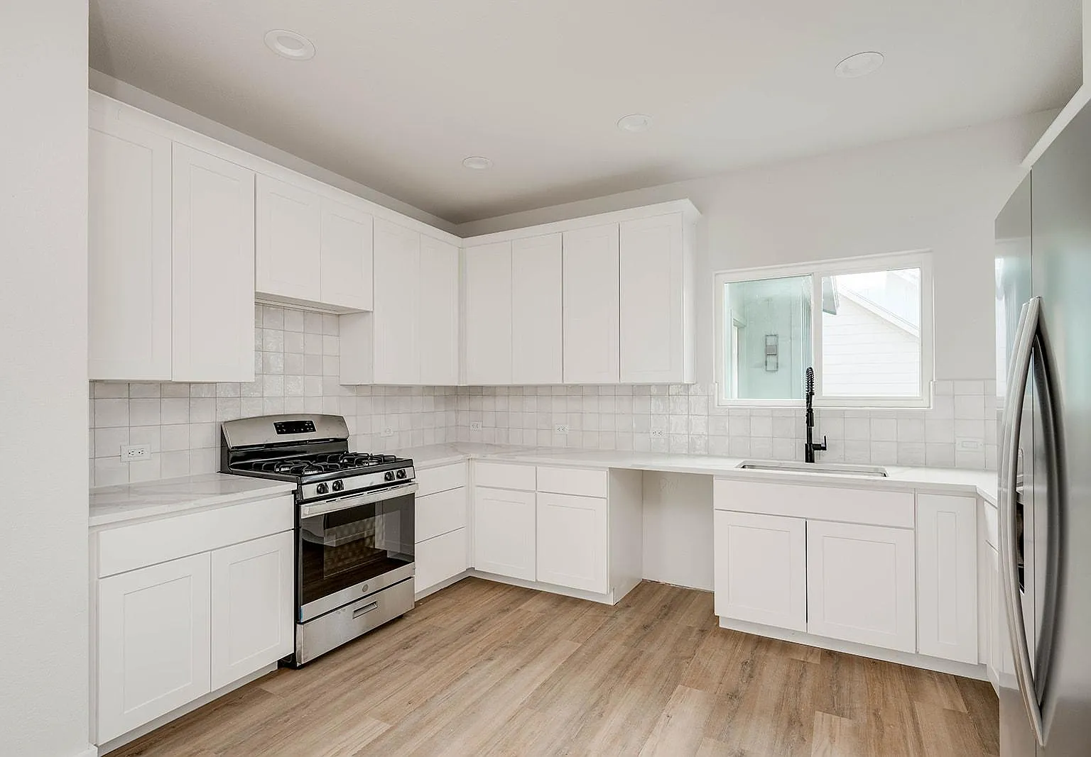 3 bed, 3.5 bath, 1350 sqft, $3,500 — Photo 4