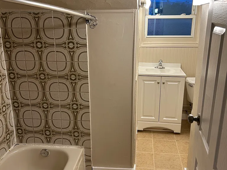 107 E Broadway St #109 — Photo 8