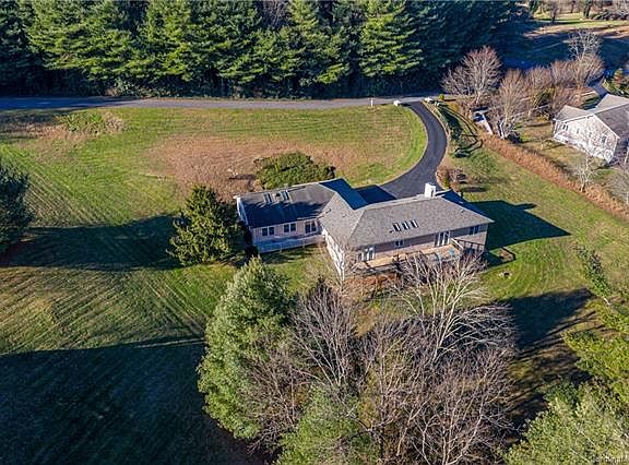 4th image of 71 Beaumont Dr