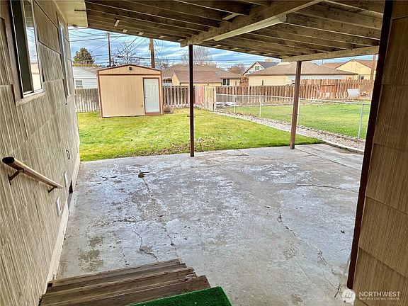 4th image of 426 E Brown Avenue