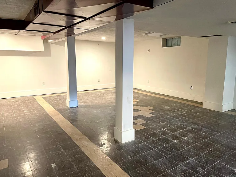 1321 Charleston Ave — Photo 21
