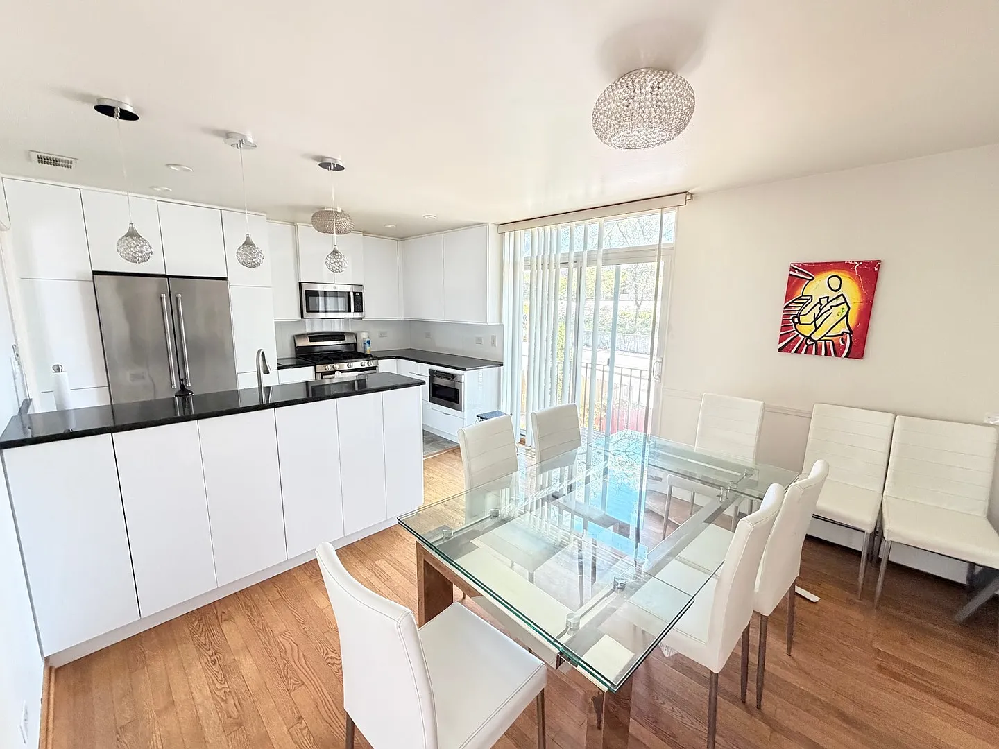 4 bed, 2.0 bath, 2200 sqft, $4,200 — Photo 3