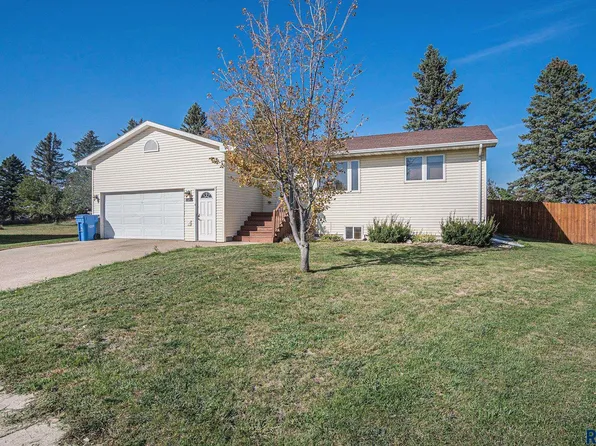 1414 Hampton Ct, Madison, SD 57042