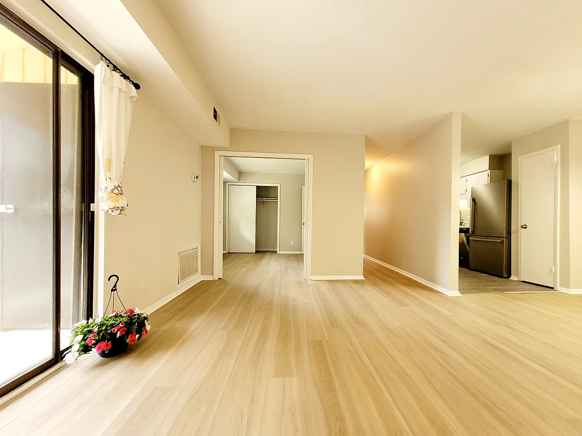 Building Photo - 1114K Schaub Dr